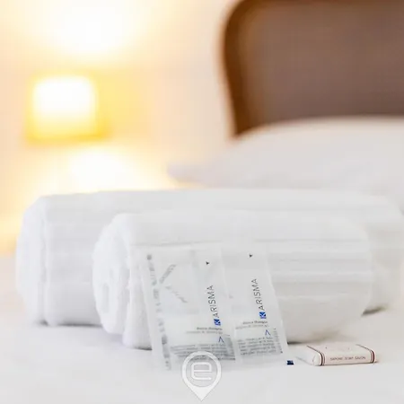 2 Balconies דירה *